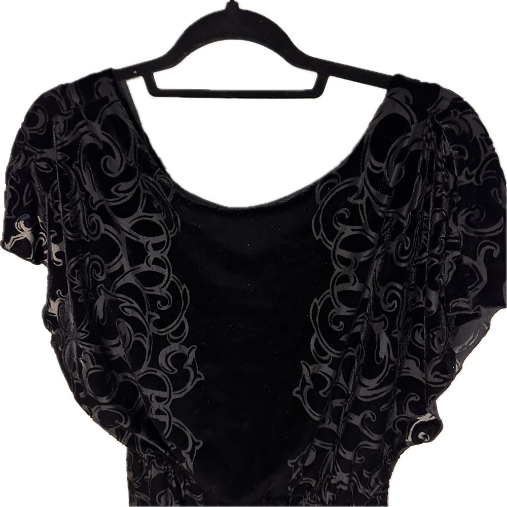 Velvet dress with elastic waistband.